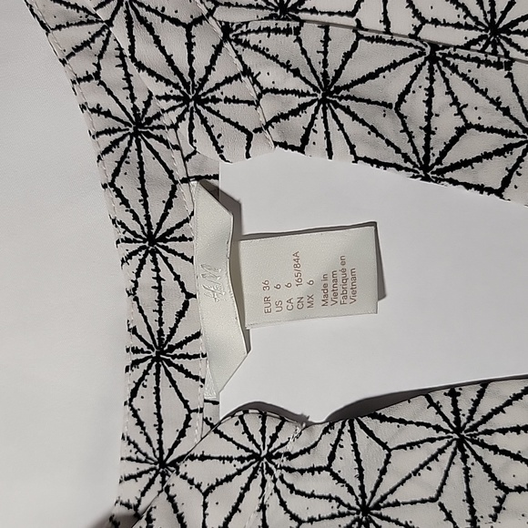 H&M Sleeveless Blouse - Picture 7 of 9